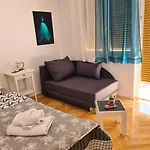 Aurora Apartman *