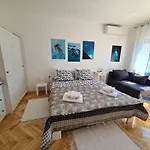 Apartman Aurora *